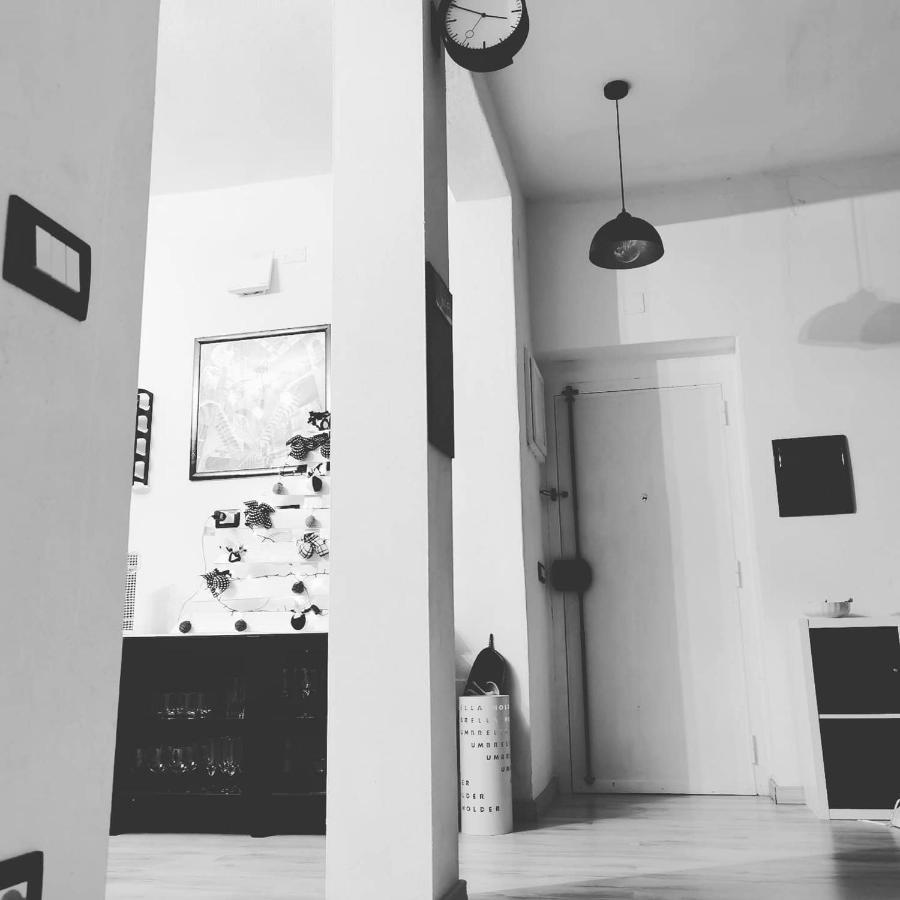 איגלסיאס Black&White Guest House מראה חיצוני תמונה