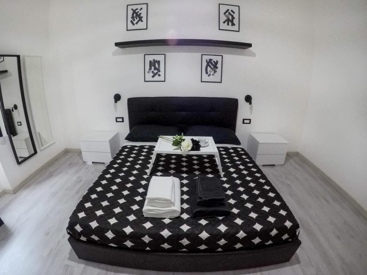 איגלסיאס Black&White Guest House מראה חיצוני תמונה