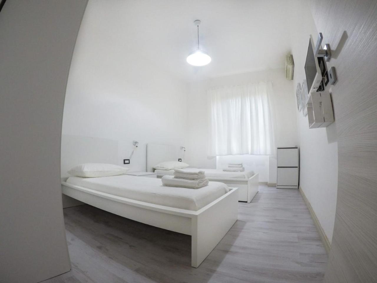 איגלסיאס Black&White Guest House מראה חיצוני תמונה