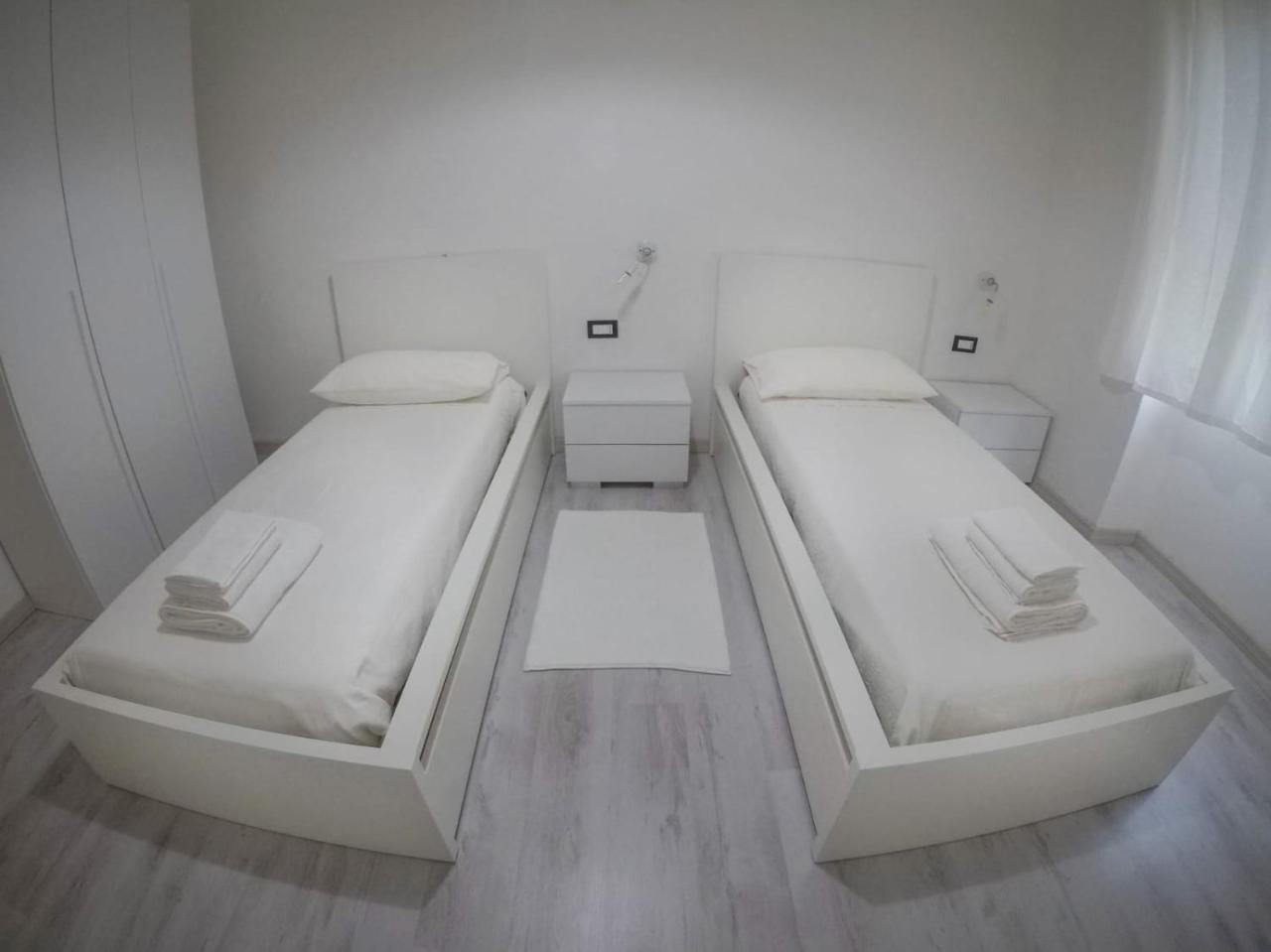 איגלסיאס Black&White Guest House מראה חיצוני תמונה