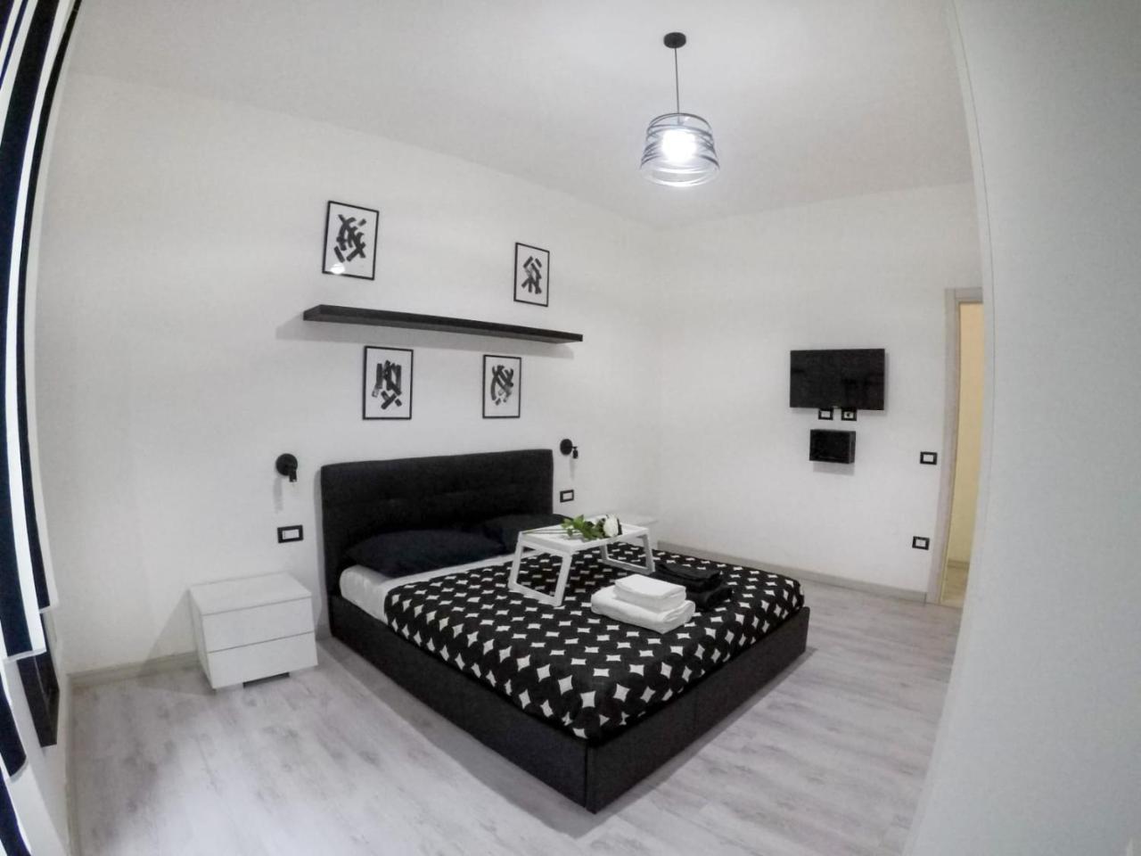 איגלסיאס Black&White Guest House מראה חיצוני תמונה