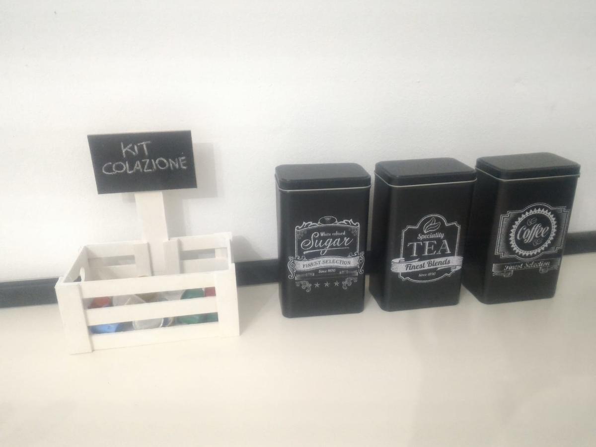 איגלסיאס Black&White Guest House מראה חיצוני תמונה